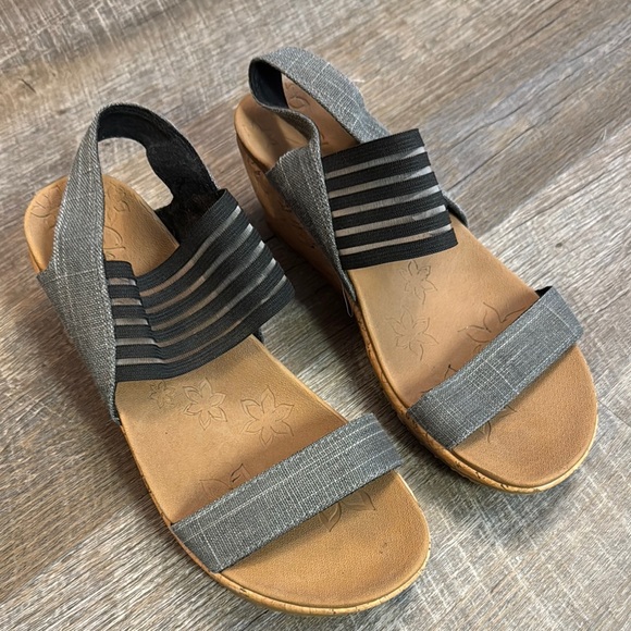 Sketchers Lux Foam Elastic Strappy Wedge - Picture 2 of 7